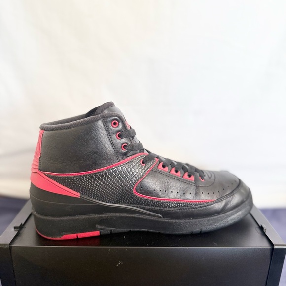 AUTHENTIC Jordan 2 Retro Alternate 87 size 9.5 834274-001 2016 PRE-OWNED - Picture 3 of 8